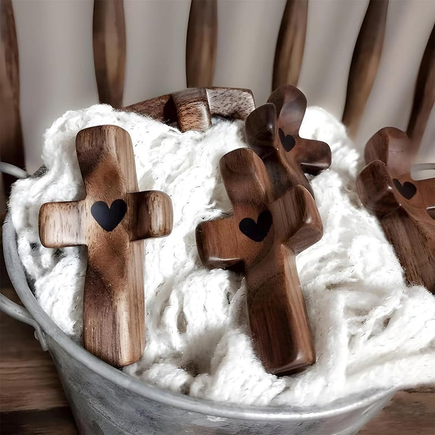 Tiardey 2Pcs Wooden Crosses Handheld Wooden Protection Cross Jesus Wooden Heart-Shaped Stress Relief Cross My Heart Encourages Gifts Thumb-Held Cross for Prayer